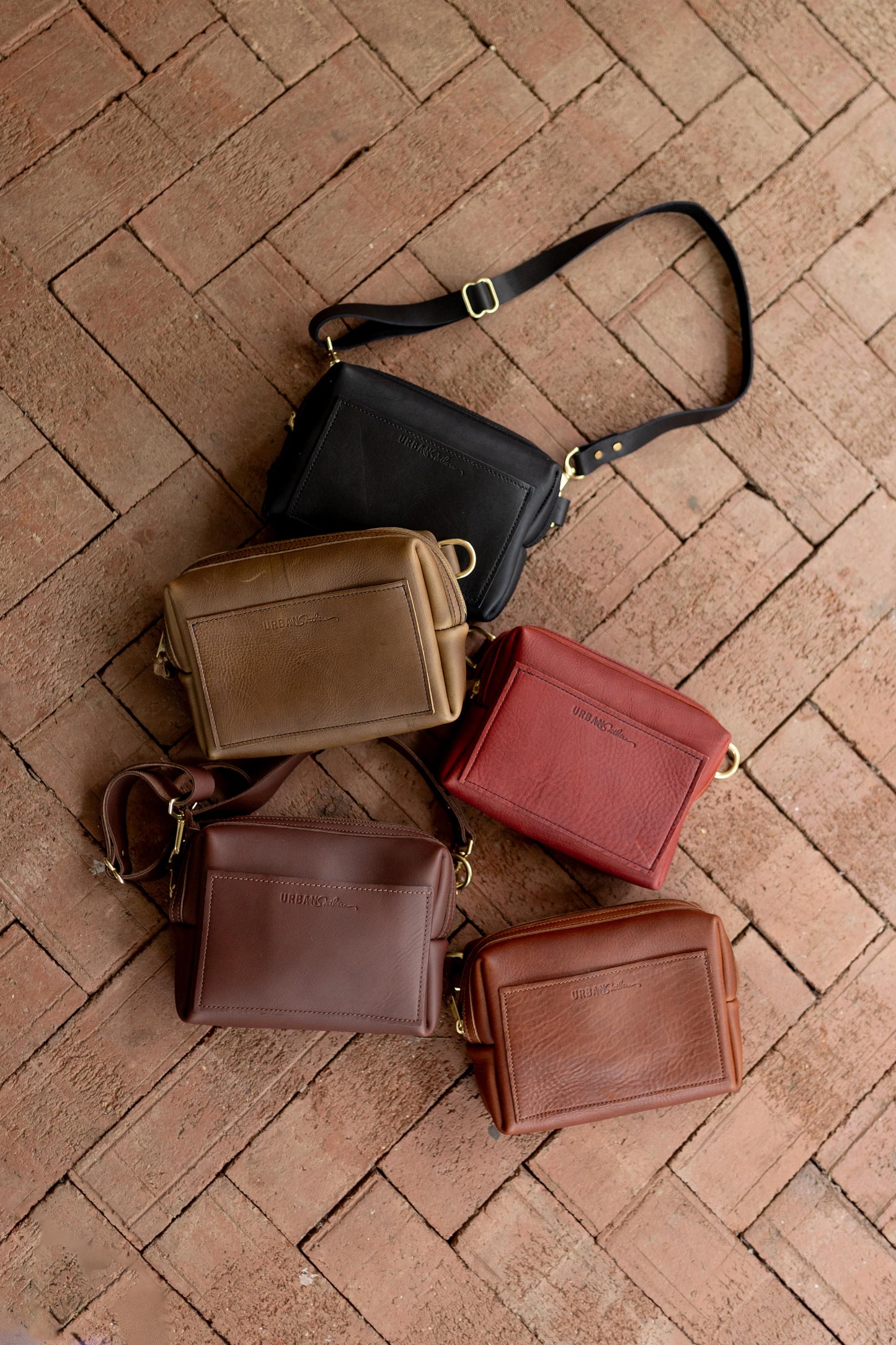 The Urban Sling is available in a selection
of 6 leather colors.