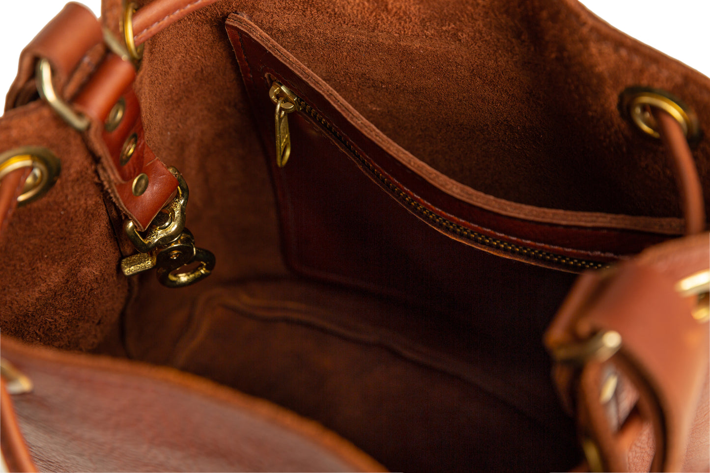 The interior of the Urban Bucket Bag, featuring a slip pocket, zipper pocket & key fob.