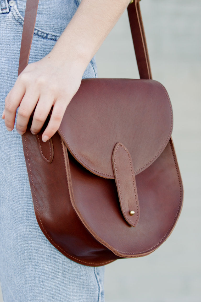 A close-up view of the Heritage Saddlebag in Chestnut Brown.
