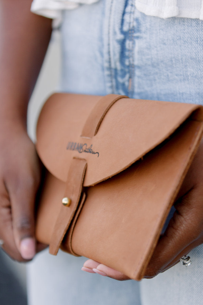 A side view of the 5th Avenue Clutch.