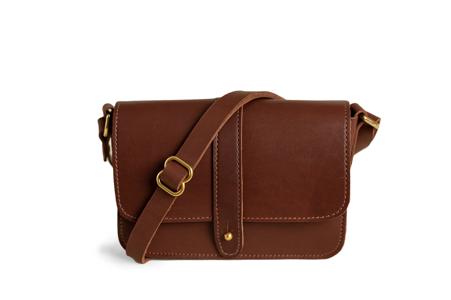 The Urban Southern handcrafted leather Lancaster 5-Pocket Crossbody bag includes brass hardware, an adjustable strap, and brass post closure.