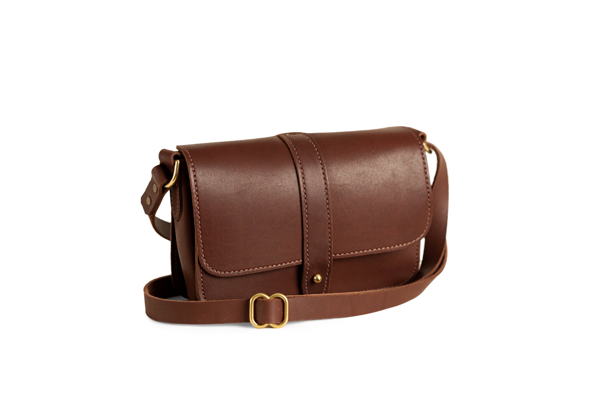 The Urban Southern handcrafted leather Lancaster 5-Pocket Crossbody bag in Chestnut Brown.