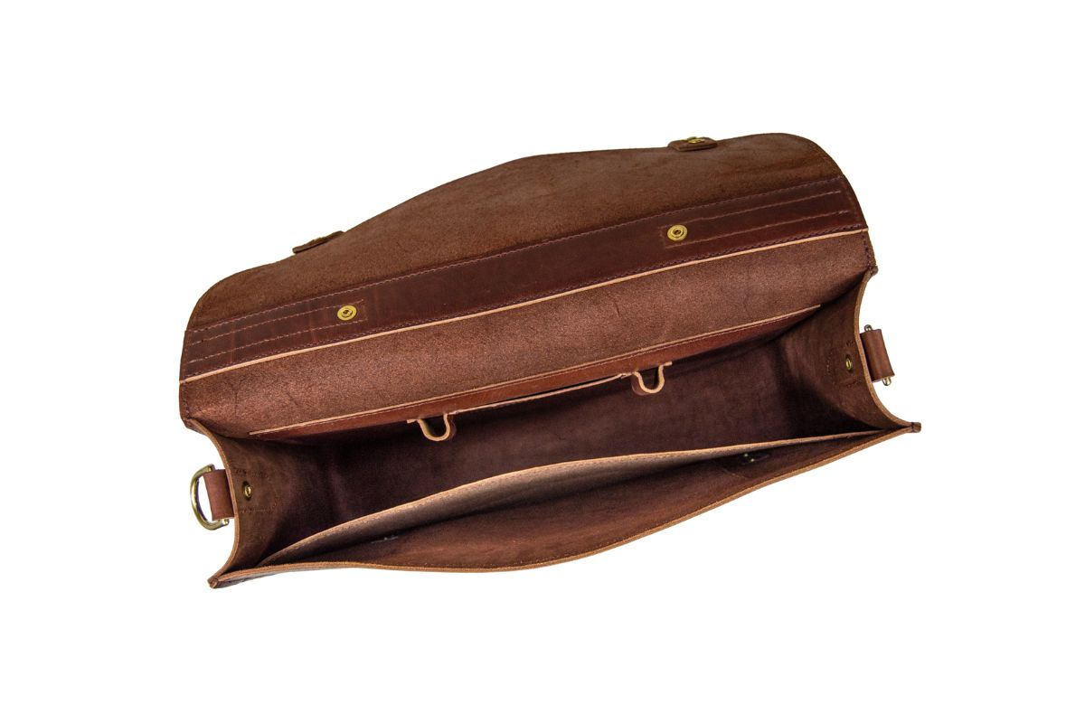 The spacious interior of the Executive Briefcase, featuring 1 interior file pocket, 2 pen loops & a business card holder. 