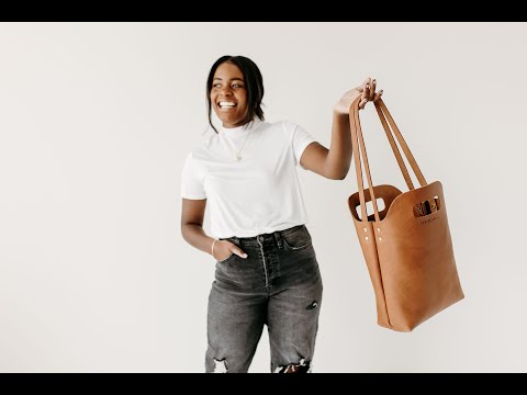 Video tour demonstrating the features of the Mini Market Tote. A woman is showcasing the two shoulder straps & cut-out handles, as well as the interior of the handbag. 
