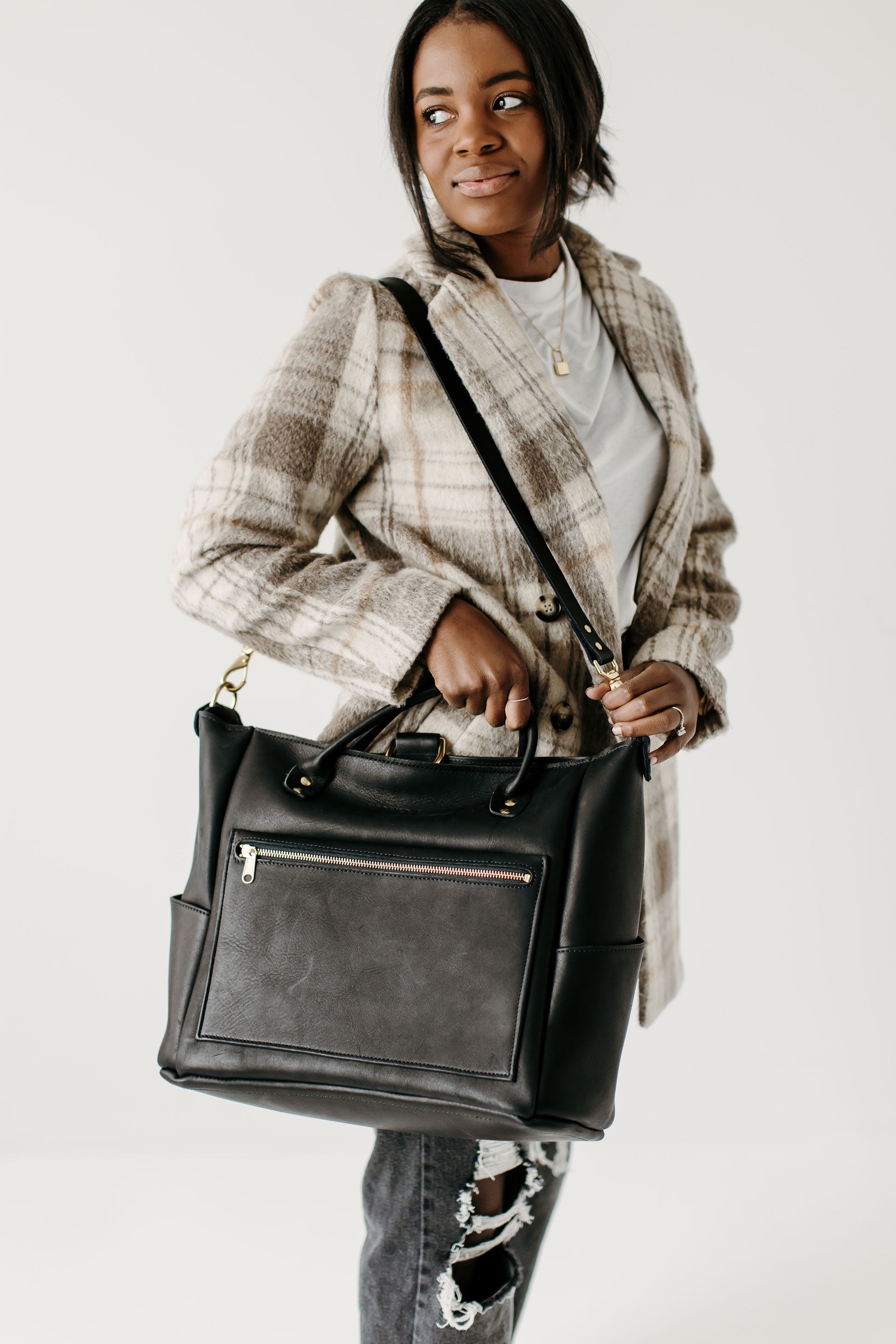 Carry the Legacy Voyager bag over your shoulder using the removable carrying strap.